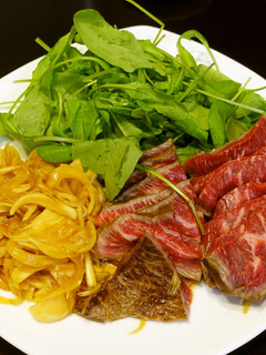 牛肉のタタキ☆酢でさっぱり!タマネギ効く-レシピのメイン写真