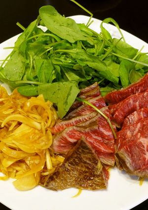 牛肉のタタキ☆酢でさっぱり!タマネギ効く-レシピのメイン写真