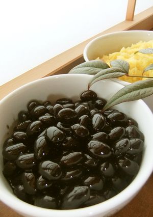 正月の黒豆　ツヤツヤふっくら！手抜き煮豆-レシピのメイン写真