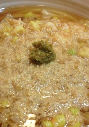揚げ葱とすりごまで食べる暖かいかけうどん-レシピのメイン写真