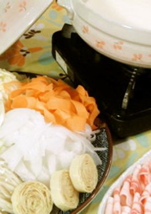 簡単♡我が家の豆乳鍋♪湯葉作りで一家団欒-レシピのメイン写真