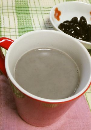 黒豆の煮汁de黒豆ジンジャーオレ-レシピのメイン写真