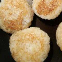 รูปของ 子供でも作れる！超簡単絶品☆焼きおにぎり