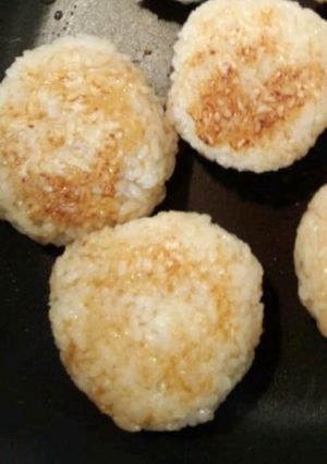 子供でも作れる！超簡単絶品☆焼きおにぎり-レシピのメイン写真
