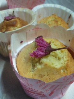 **桜とホワイトチョコのマフィン**-レシピのメイン写真