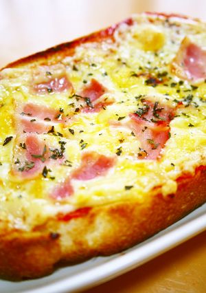 朝食ランチトーストに♪おうちピザトースト-レシピのメイン写真