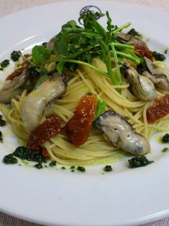 牡蠣のパスタ☆ジェノベーゼソース添え-レシピのメイン写真