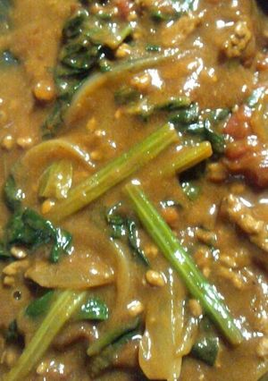 フライパンでほうれん草とトマトのカレー-レシピのメイン写真