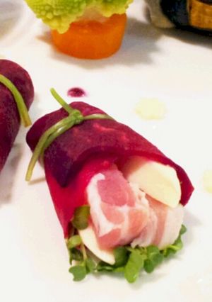 パーティーにも♪チーズと生ハムのビーツ巻-レシピのメイン写真