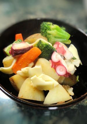 タコとじゃが芋と冷凍野菜のチーズソテー-レシピのメイン写真