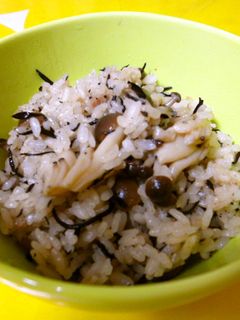 豚肉ひじきしめじも入った炊き込みごはん♪-レシピのメイン写真