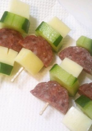 お弁当に♪サラミとチーズきゅうり串-レシピのメイン写真