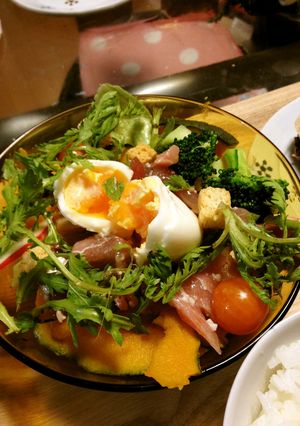 野菜で満腹!!お刺身サラダ-レシピのメイン写真