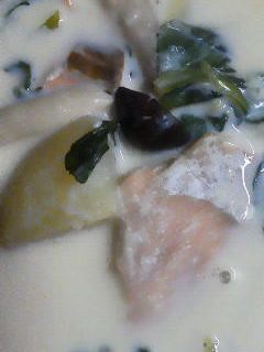 鮭と春菊の豆乳スープ♪-レシピのメイン写真