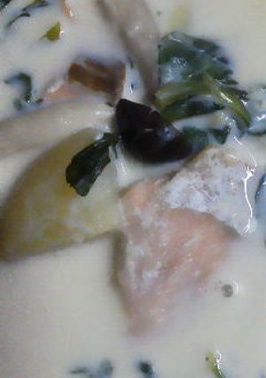 鮭と春菊の豆乳スープ♪-レシピのメイン写真
