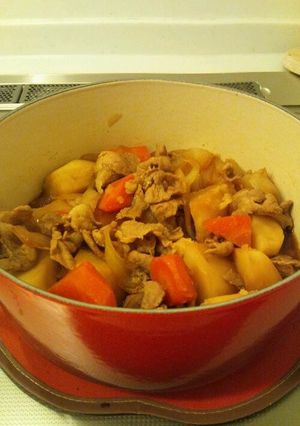 ルクルーゼで肉じゃが-レシピのメイン写真
