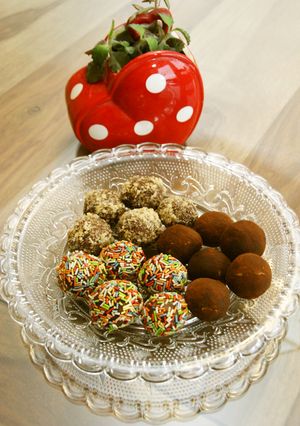 簡単ビスケット＆チョコ♡カラフルトリュフ-レシピのメイン写真