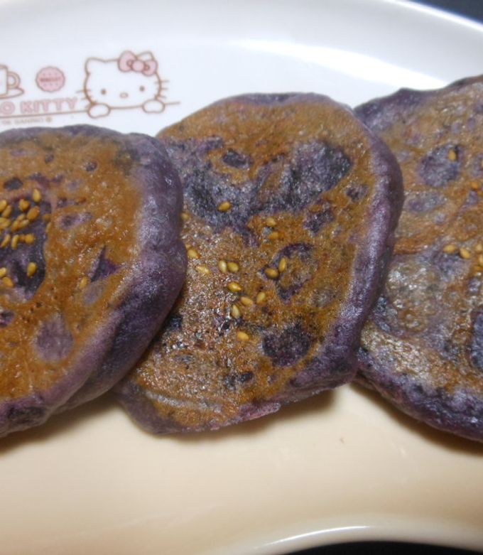 お餅とムラサキイモで作る…「芋餅」-レシピのメイン写真