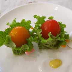 รูปของ サニーレタスとミニトマトのお花✿❀
