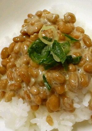 朝食に簡単美味！ウェイパーで中華風納豆飯-レシピのメイン写真