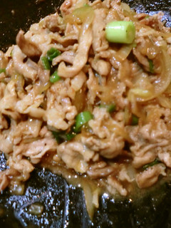 安いお肉も美味しく☆はちみつ甘辛豚丼-レシピのメイン写真