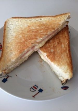 フライパンで☆ホットサンド(ハムチーズ)-レシピのメイン写真