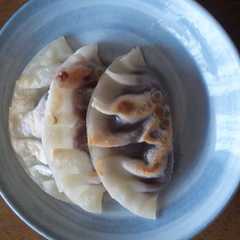 รูปของ 餃子の皮で作る簡単おやつ♡