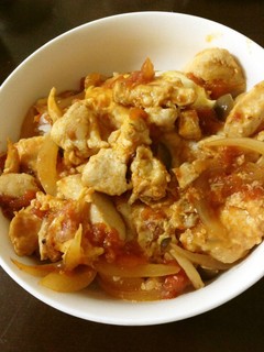 塩糀漬け鶏胸肉のトマト親子丼-レシピのメイン写真