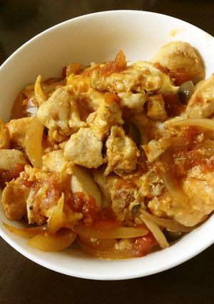 塩糀漬け鶏胸肉のトマト親子丼-レシピのメイン写真
