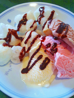 お餅をアイスにトッピング♪-レシピのメイン写真