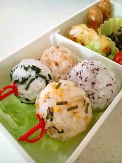 【お弁当】コロコロかわいい♡プチおにぎり-レシピのメイン写真