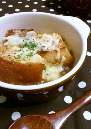 食パンで＊絶品オニオングラタンスープ-レシピのメイン写真