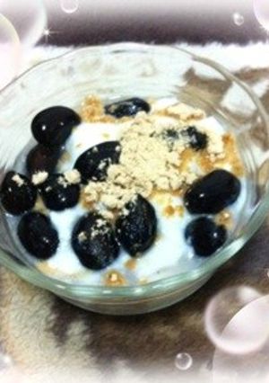 おせちの残り黒豆で*目指せ美肌ヨーグルト-レシピのメイン写真