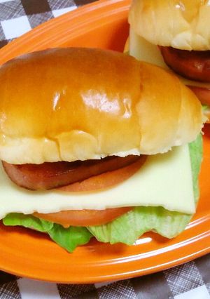 魚肉ハムでロールパンサンド☆-レシピのメイン写真