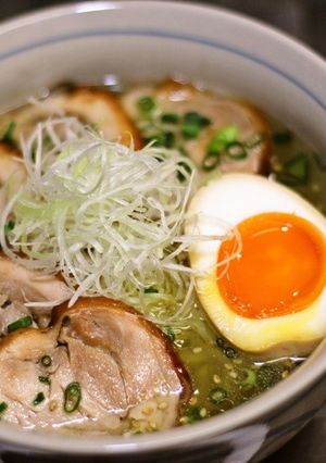 鶏塩ラーメン♪鶏だけの澄んだ極上スープ！-レシピのメイン写真
