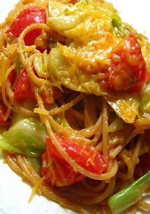 チーズとろ～り♪トマトとキャベツのピリ辛全粒粉パスタ-レシピのメイン写真
