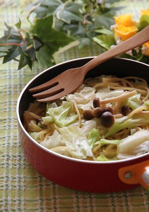 お鍋のままで!コンソメガーリックパスタ-レシピのメイン写真