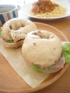 おせちの黒豆でほうじ茶黒豆ベーグル-レシピのメイン写真