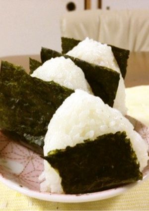 魔法のひとつまみ☆コンビニ鮭マヨおにぎり-レシピのメイン写真