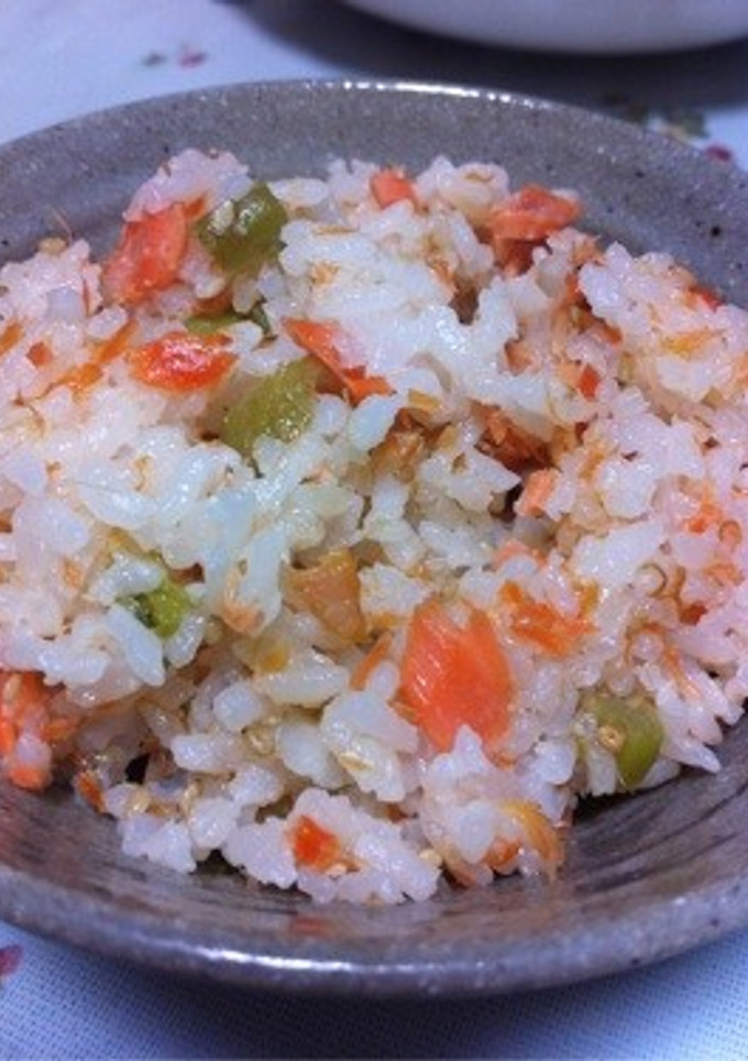 鮭（中辛）と大根の葉の炊き込みご飯-レシピのメイン写真