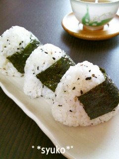 朝の簡単おにぎり②昆布茶×黒胡椒-レシピのメイン写真