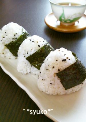朝の簡単おにぎり②昆布茶×黒胡椒-レシピのメイン写真