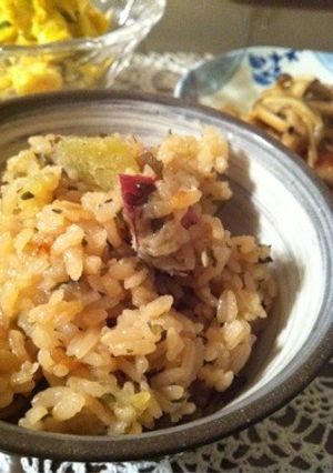 丸ごとさつま芋と塩昆布の炊き込みご飯-レシピのメイン写真