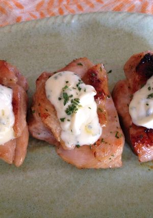 鶏もも焼きにサワークリームをトッピング-レシピのメイン写真