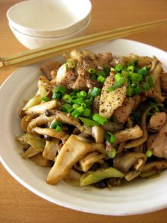 きのこと鶏肉の粒マスタード味噌炒め-レシピのメイン写真