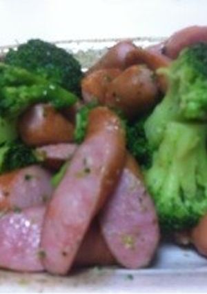 ブロッコリーとウインナーのペペロンチーノ-レシピのメイン写真