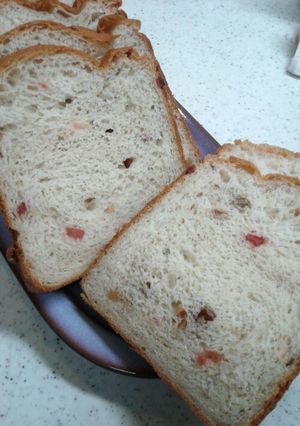 甘く香ばしいナッツ＆ドライ苺入り食パン-レシピのメイン写真