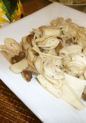 にんにくとコショウが効いたキノコ炒め-レシピのメイン写真