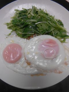 目玉焼き・水菜のバター炒め添え-レシピのメイン写真