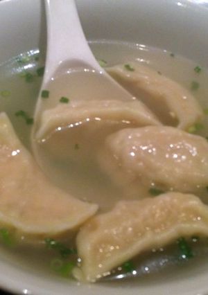 キムチマンドゥクッ（キムチ餃子スープ）-レシピのメイン写真